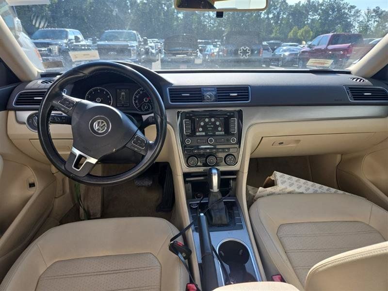Used 2015 Volkswagen Passat 1.8T SE FWD image 5