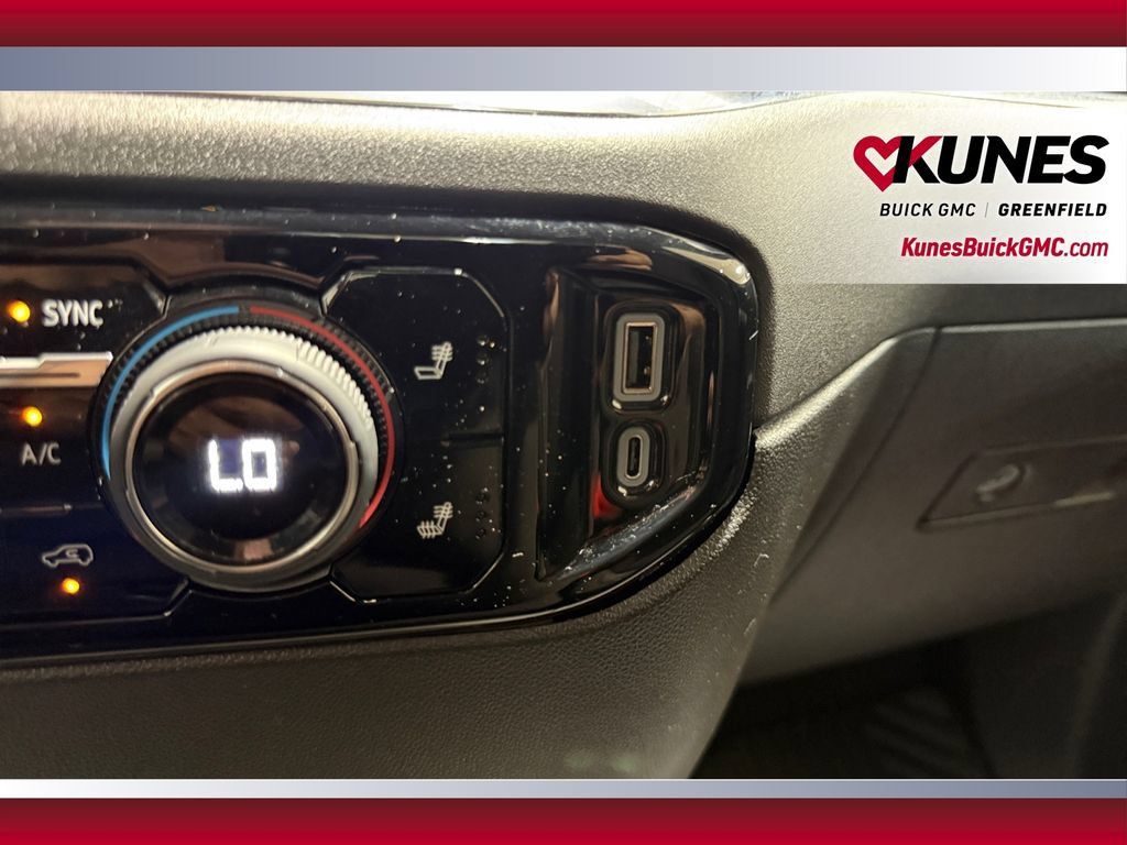 Used 2024 Chevrolet Silverado 1500 LT AWD/4WD image 32