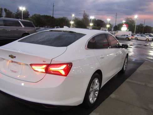 Used 2022 Chevrolet Malibu LT FWD image 5