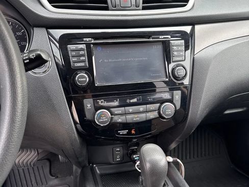 Used 2016 Nissan Rogue SV w/ SV Premium Package AWD/4WD image 4