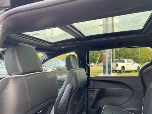 New 2026 Chrysler Pacifica Limited w/ S Appearance Package image 26