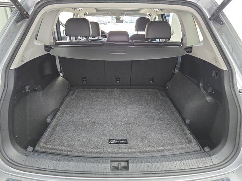 Certified 2022 Volkswagen Tiguan SE w/ Panoramic Sunroof Package image 12