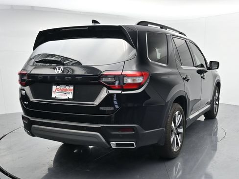 Used 2023 Honda Pilot Touring image 6