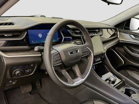 Used 2023 Jeep Grand Cherokee 4x4 image 18