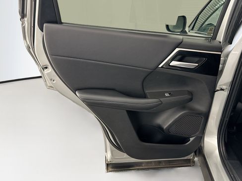 Used 2024 Mitsubishi Outlander SE image 27