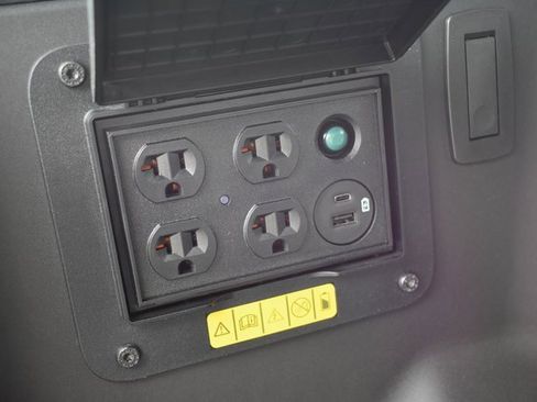 Used 2024 Ford F150 Lightning Lariat image 61