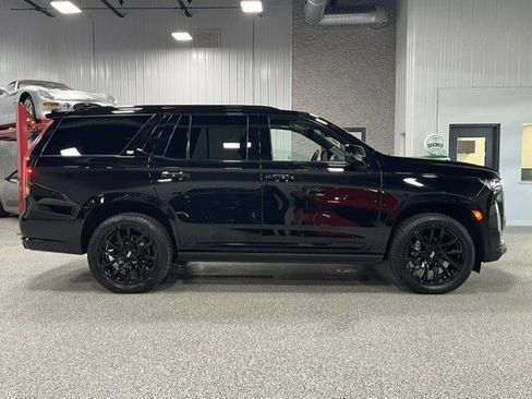 Certified 2023 Cadillac Escalade Sport Platinum w/ LPO, ONYX Package AWD/4WD image 6