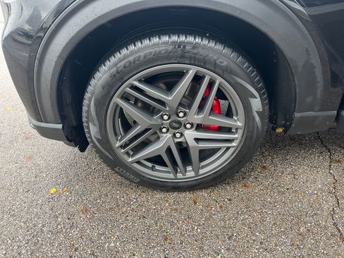 Used 2025 Ford Explorer ST-Line w/ ST-Line Street Pack image 28