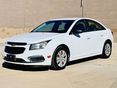 Used 2016 Chevrolet Cruze LS image 2