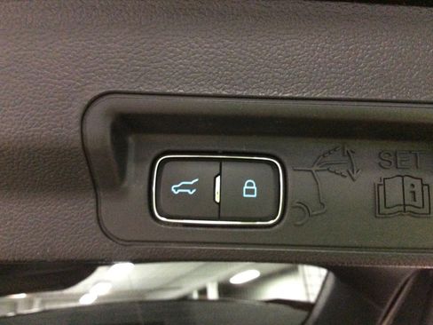 Used 2023 Ford Explorer XLT w/ Equipment Group 202A image 6