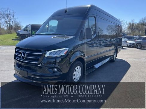 Used 2023 Mercedes-Benz Sprinter 3500 image 7