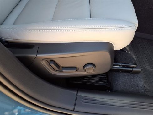 Certified 2023 Volvo XC40 B4 Plus w/ Driver Assist Package image 12