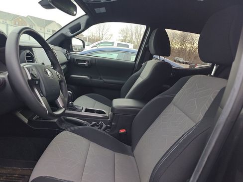 Used 2023 Toyota Tacoma TRD Off-Road w/ Advanced Technology Package image 8