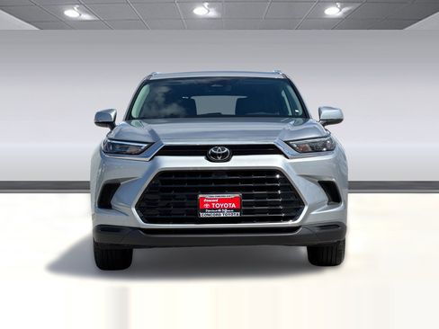 Used 2025 Toyota Grand Highlander FWD image 6