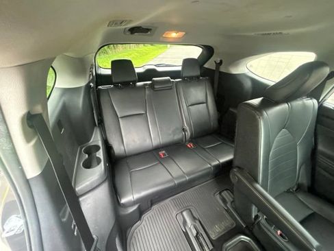 Used 2021 Toyota Highlander XLE AWD/4WD image 49