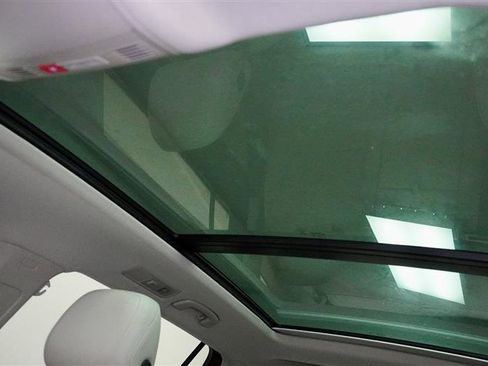 Used 2018 Volkswagen Tiguan SEL image 41