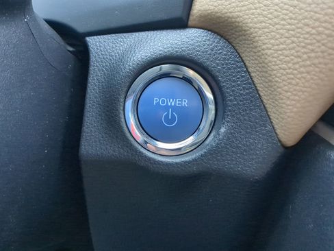 Used 2020 Toyota RAV4 Limited image 26