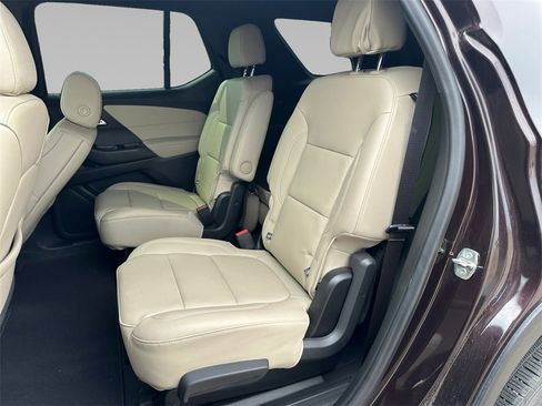 Used 2022 Chevrolet Traverse LT w/ LT Premium Package image 15