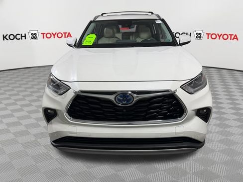Used 2021 Toyota Highlander Platinum AWD/4WD image 2