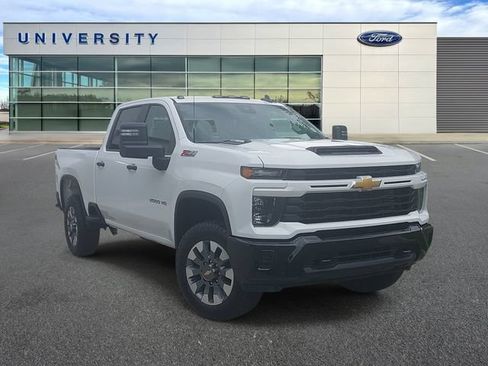Used 2024 Chevrolet Silverado 2500 Custom w/ Custom Value Package AWD/4WD image 1
