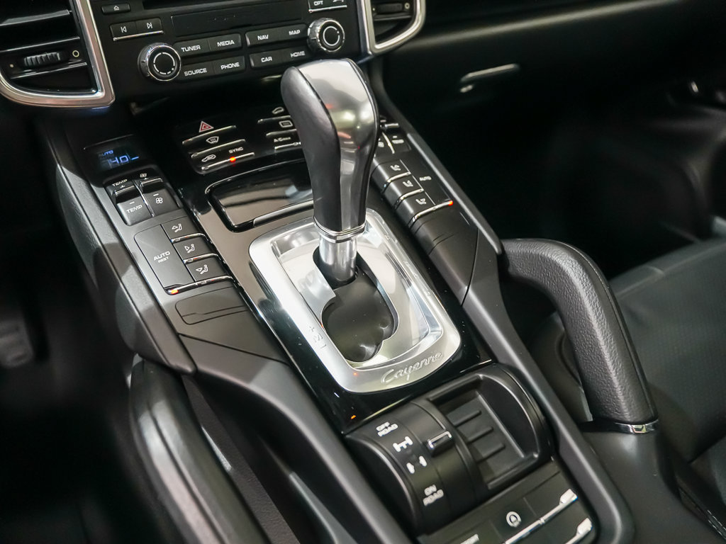 Used 2018 Porsche Cayenne AWD/4WD image 30