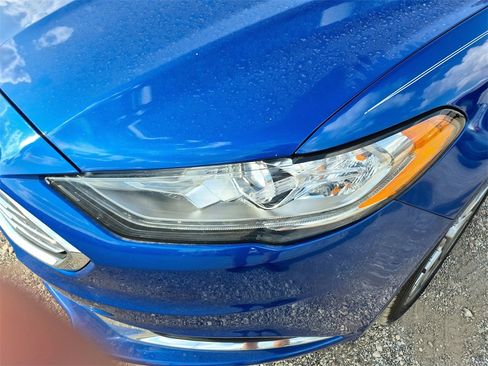 Used 2017 Ford Fusion SE w/ Equipment Group 201A image 10