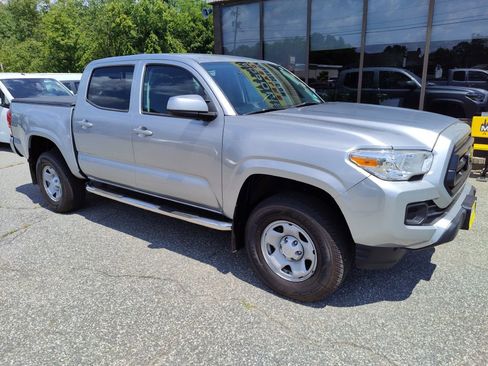 Used 2022 Toyota Tacoma SR image 2