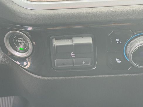 Used 2023 Chevrolet Silverado 1500 LT AWD/4WD image 19