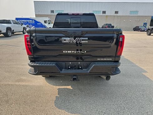 Used 2024 GMC Sierra 3500 Denali Ultimate AWD/4WD image 5