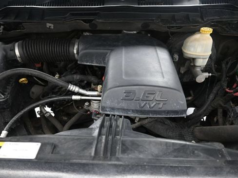 Used 2015 RAM 1500 Classic SLT RWD image 23