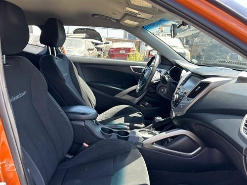 Used 2017 Hyundai Veloster FWD image 23