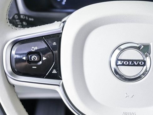 Certified 2025 Volvo XC90 T8 Plus w/ Protection Package Premier AWD/4WD image 9