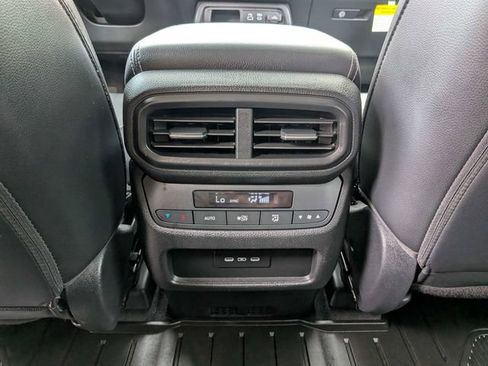 Used 2025 Honda Pilot EX-L image 16