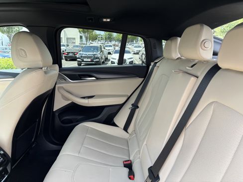 Used 2025 BMW X4 M40i image 32