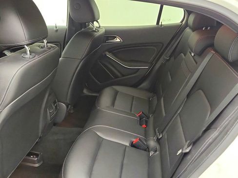 Used 2018 Mercedes-Benz GLA 250 4MATIC image 19