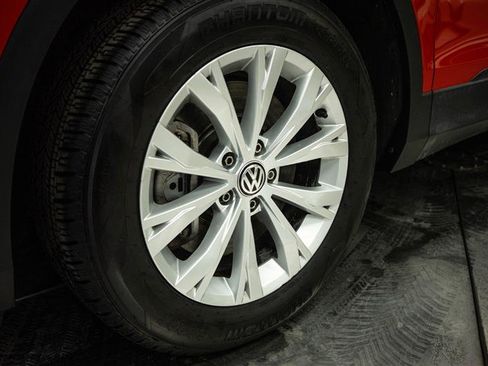 Used 2019 Volkswagen Tiguan S image 3