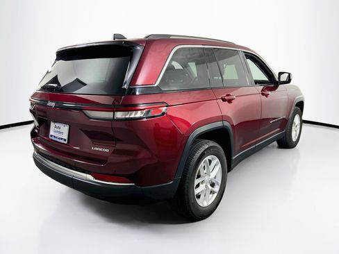Used 2023 Jeep Grand Cherokee Laredo w/ Luxury Tech Group I AWD/4WD image 5
