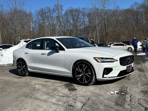 Certified 2025 Volvo S60 B5 Core image 2