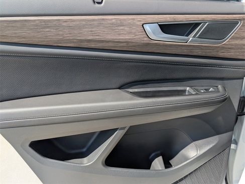 New 2025 Volkswagen Atlas SEL image 26