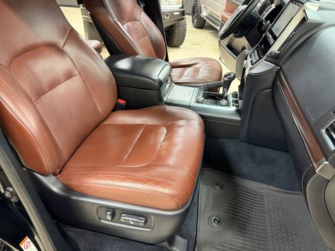 Used 2018 Toyota Land Cruiser image 27
