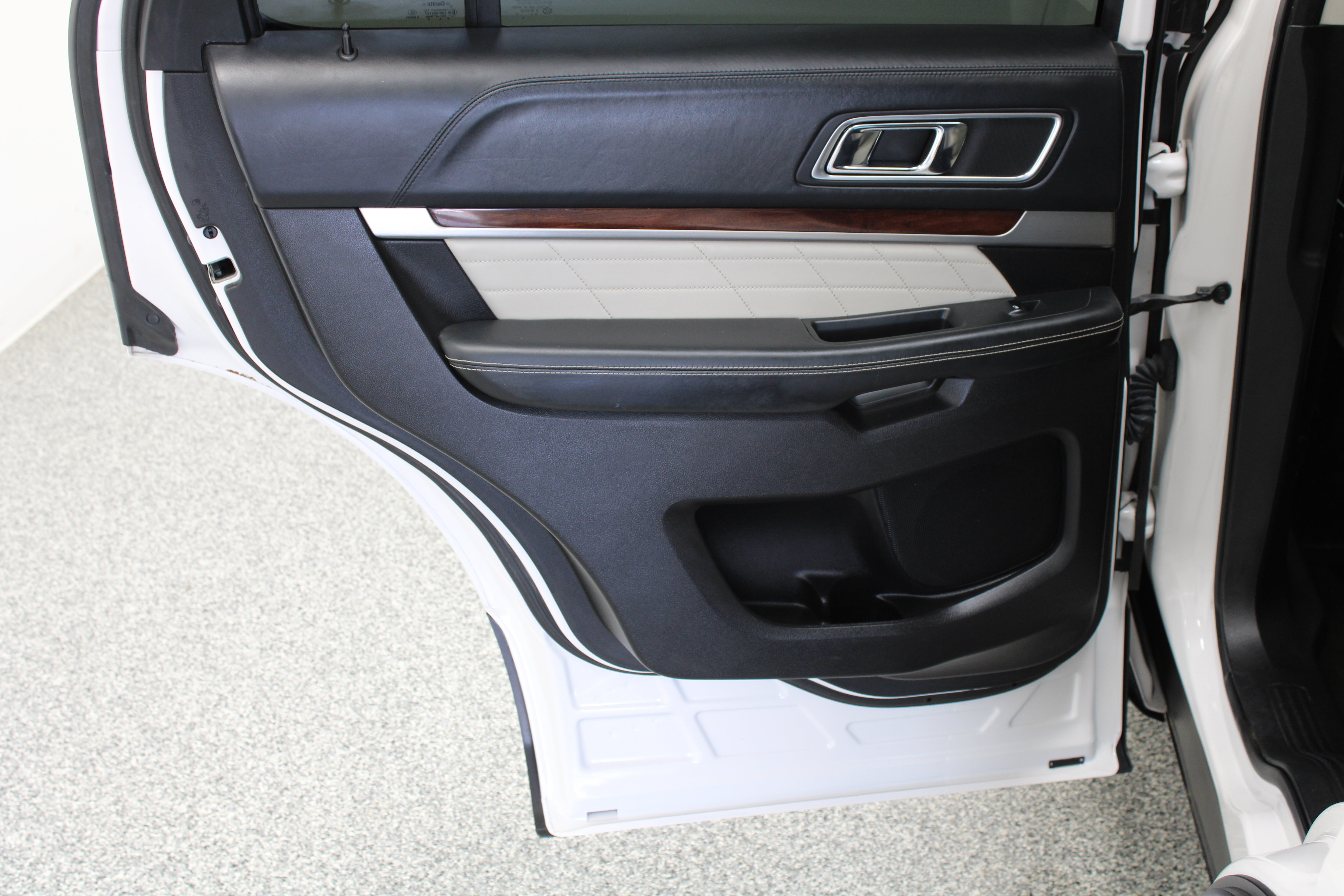 Used 2017 Ford Explorer Platinum AWD/4WD image 29
