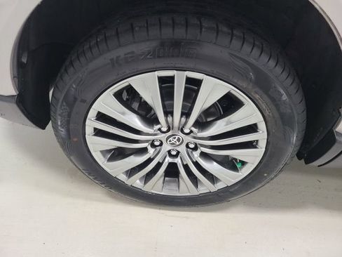 Certified 2022 Toyota Venza Limited AWD/4WD image 35