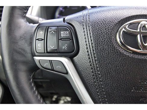 Used 2018 Toyota Highlander Limited Platinum image 19