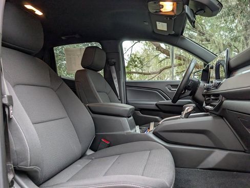 Used 2024 Chevrolet Colorado LT w/ LT Convenience Package image 17