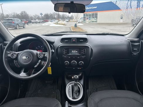 Used 2016 Kia Soul + image 2
