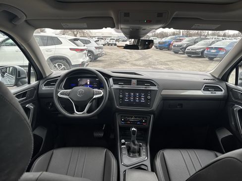 Certified 2022 Volkswagen Tiguan SE image 21
