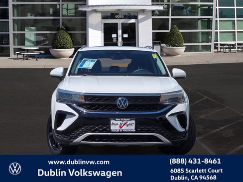 Certified 2023 Volkswagen Taos SE w/ Panoramic Sunroof Package AWD/4WD image 2