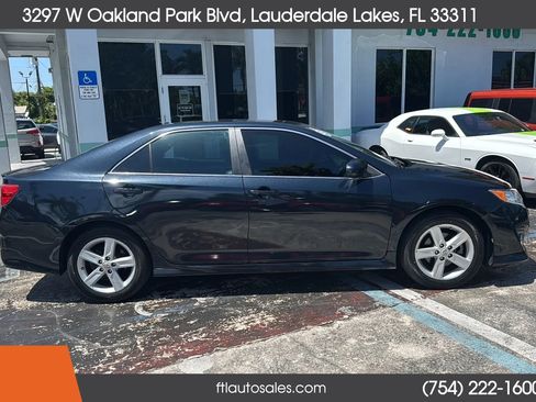 Used 2012 Toyota Camry SE w/ Leather Pkg FWD image 11