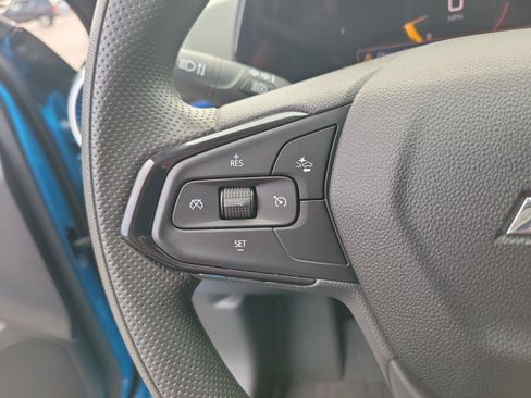 Used 2025 Chevrolet Trax LT FWD image 26