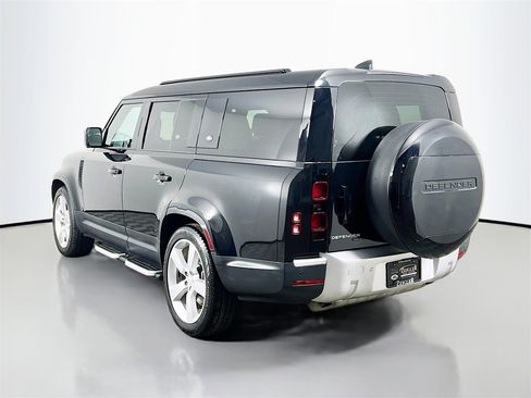 Used 2023 Land Rover Defender 130 SE image 7